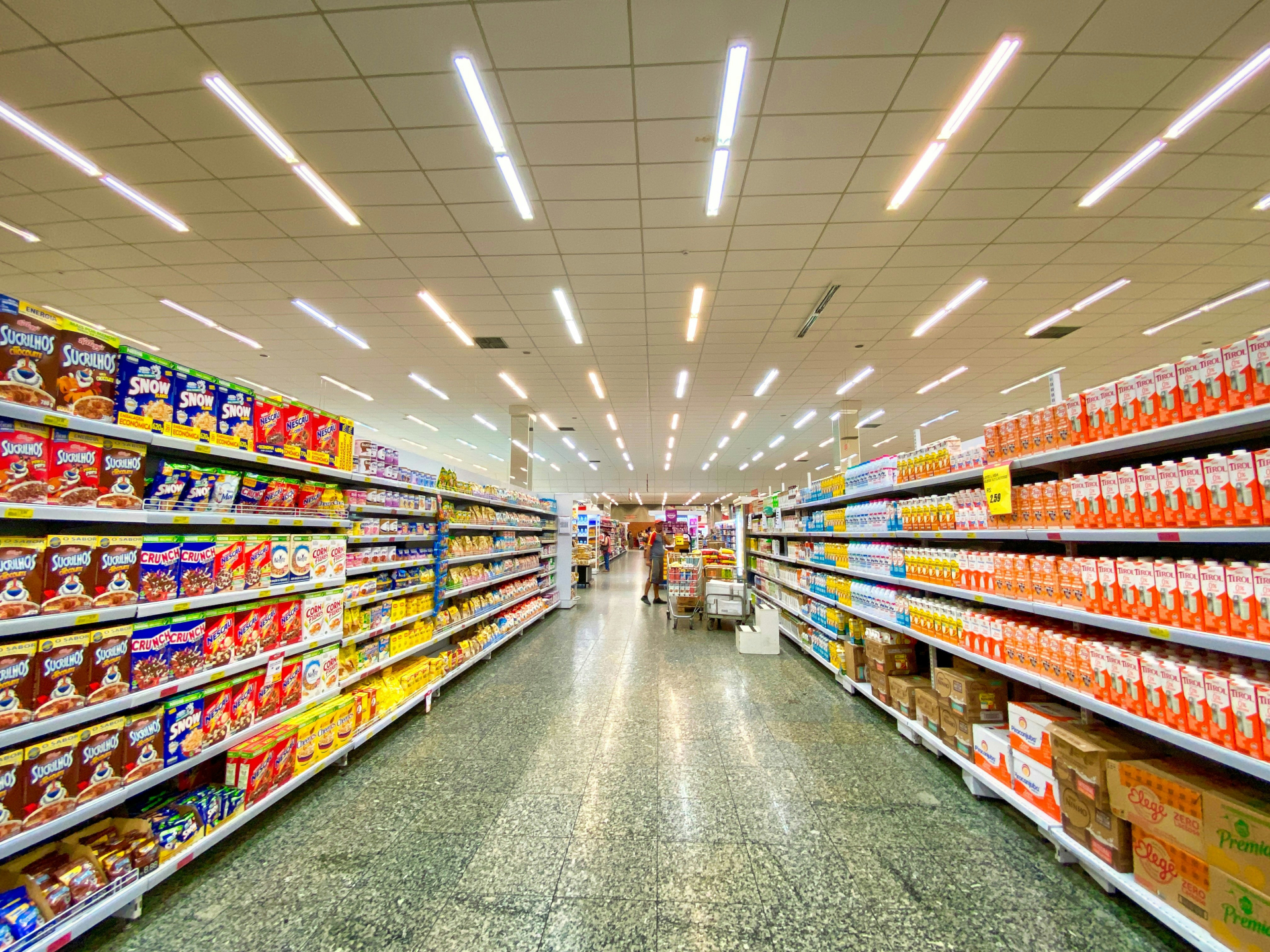 Perspectiva pasillo supermercado